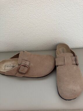 Women's Suede Slip-On Clogs in Taupe